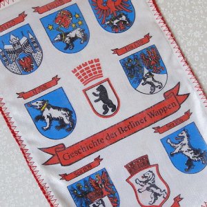 画像1: ドイツ　DDRヴィンテージペナント　Geschichte der Berliner Wappen