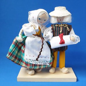 画像1: リトアニア　民族衣装のお人形　家族　17.5cm