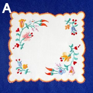 画像1: ハンガリー　ヴィンテージ　刺繍ドイリー　お花とパプリカ　ピンクオレンジ　17.5cm