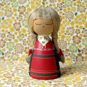 画像1: スウェーデン　ヴィンテージ　木のお人形　おさげの女の子