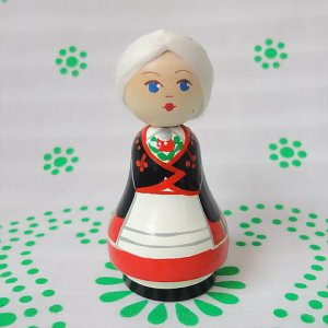 画像1: エストニア　オールド　木のお人形　白い髪の女の人
