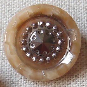 画像1: チェコのヴィンテージボタン　1970〜80年代　ベージュ 1.8cm(B)