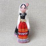画像: ブルガリア　ヴィンテージ人形　白いスカーフピンクのバラ