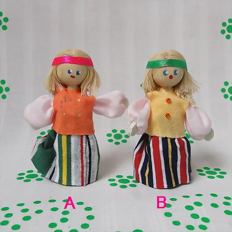 画像1: 【蚤の市】エストニア　ヴィンテージ　木製人形ミニ　しましまスカート