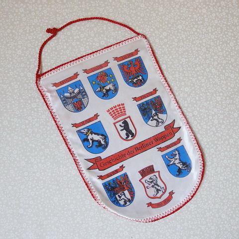 画像: ドイツ　DDRヴィンテージペナント　Geschichte der Berliner Wappen