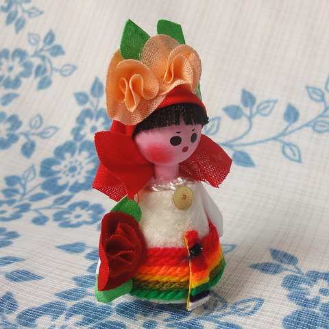 画像: ブルガリア　バラ人形　小さいタイプ・女の子　I