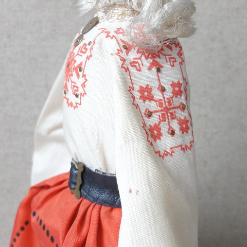 画像: エストニア　ヴィンテージ人形　SALVO　赤いエプロン　ジャンボサイズ