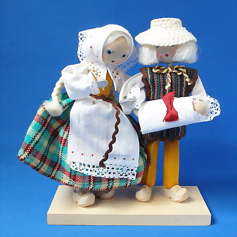 リトアニア 民族衣装のお人形 家族 17 5cm Morozhenoe マロージナエ