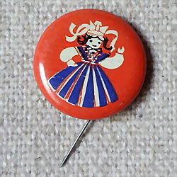 画像1: ロシアの小さな缶ピン　民族衣装の女の子　リボン