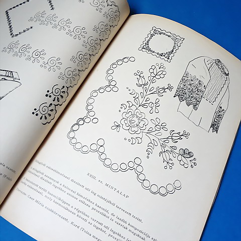 画像: ハンガリー　ヴィンテージ刺繍の本　「MINTA GYUJTEMENY」　刺繍パターン