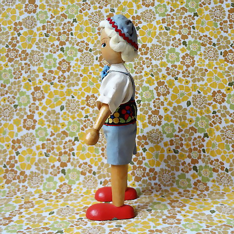画像: ポーランド　ヴィンテージ　木のお人形　チロリアン風姿の男の子