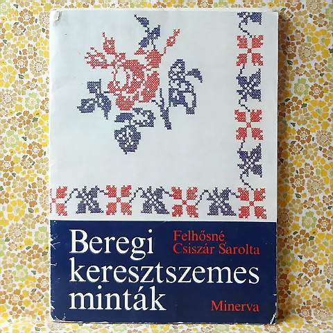 画像1: ハンガリー　ヴィンテージ刺繍パターン集　MINERVA　「BEREGI KERESZTSZEMES MINTAK」 1980 