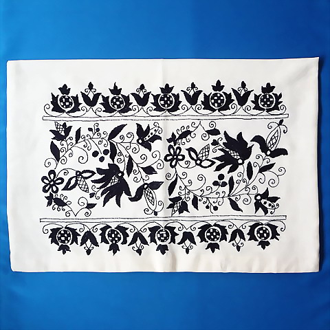 画像: ハンガリー　ヴィンテージ　刺繍ピローケース　タマゴ色ｘブラック　54cm