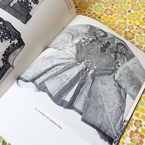 画像: ハンガリ　ヴィンテージ　毛皮の職人仕事の本　「Nepi szucsmunka」　1979