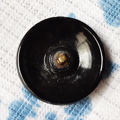 画像: チェコのヴィンテージボタン　アンティークゴールド　2.7cm