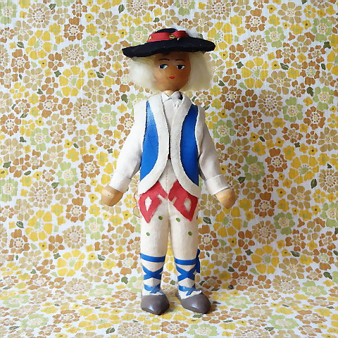 画像1: ポーランド　ヴィンテージ　木のお人形　黒い帽子に青いベストの男の人
