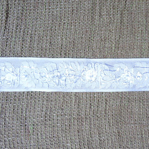 画像: ハンガリー刺繍リボン　マチョー・トリム　ホワイトｘホワイト　3.2cm幅