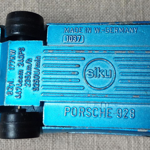 画像: ドイツ　ヴィンテージ　ミニカー　Siku　「PORSCHE 928」　メタリックブルー