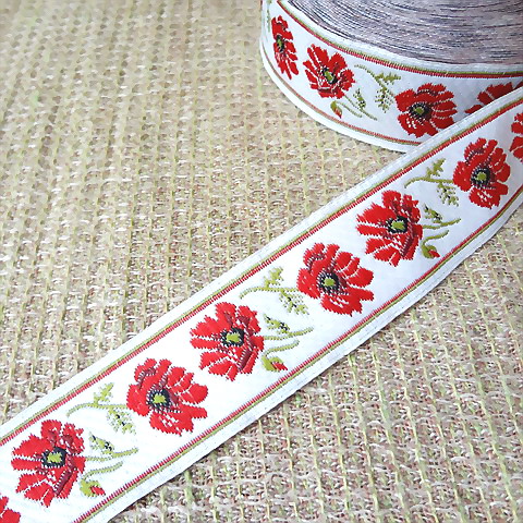 画像1: ロシア　刺繍リボン　2.5cm幅　ホワイトｘ赤いお花