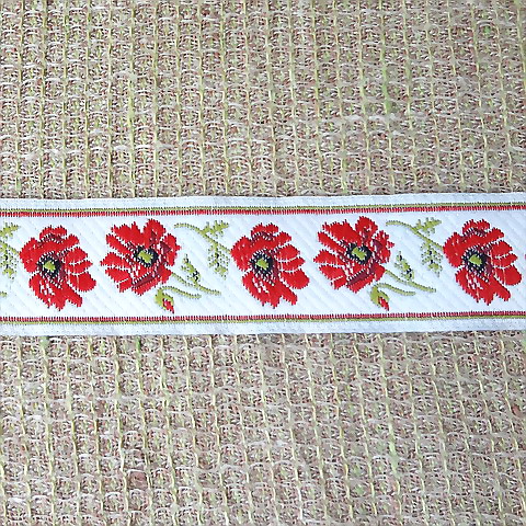 画像: ロシア　刺繍リボン　2.5cm幅　ホワイトｘ赤いお花
