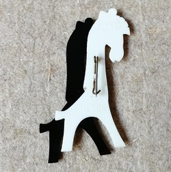 画像: ロシアンプラバッジ　2頭のキリン 白キリンと黒キリン